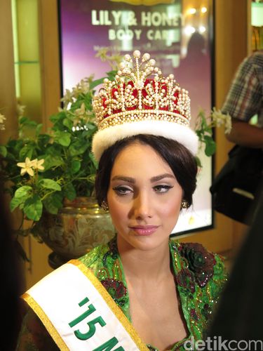 Foto: Miss International 2015 Cantik Berkebaya Saat ke Jakarta