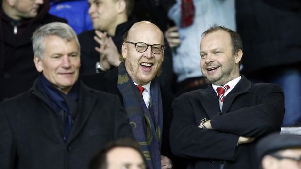 Wakil CEO Manchester United Ed Woodward (kanan) jadi sosok yang paling dibenci Louis van Gaal.