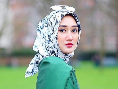  Dian Pelangi Menangis Terisak Saat Ingat Masa Lalu