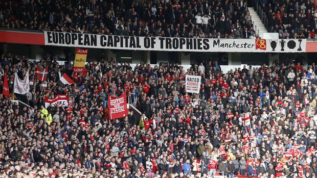 Manchester United harus memberikan subsidi kepada suporter mereka yang akan menyaksikan laga tandang ke Sevilla.