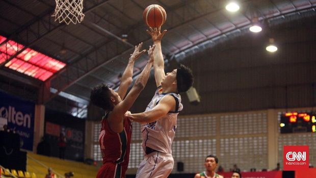 Rony Gunawan mengoleksi tujuh gelar liga basket Indonesia.