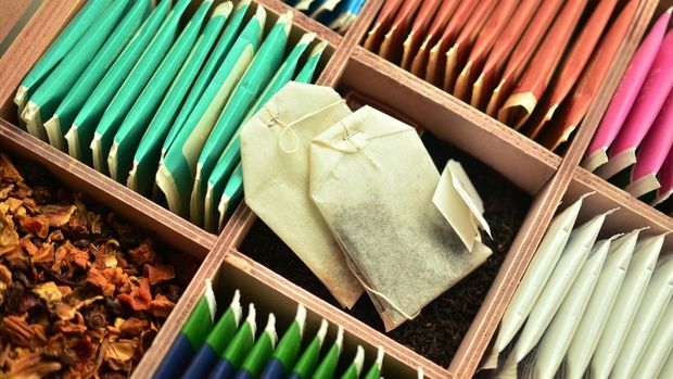 10 Cara Mudah Hilangkan Kantong Mata