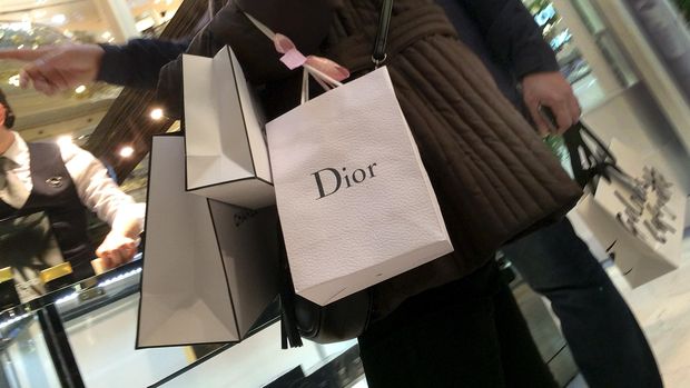 Konsumen brand mewah seperti Dior kini lebih memilih London sebagai destinasi wisata belanja.