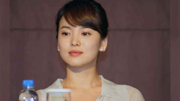 Enam Rahasia Cantik Song Hye Kyo, Pasangan Song Joong Ki