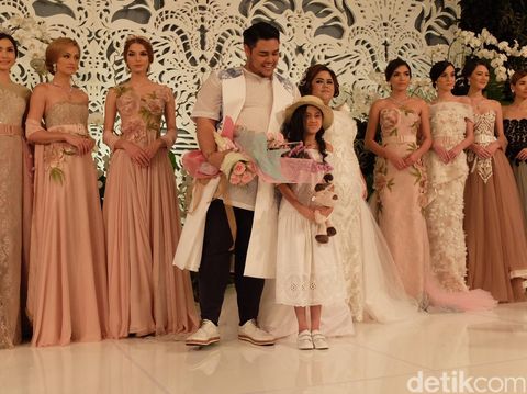 Ivan Gunawan Tampilkan Model Berbobot 120 Kg di Fashion  