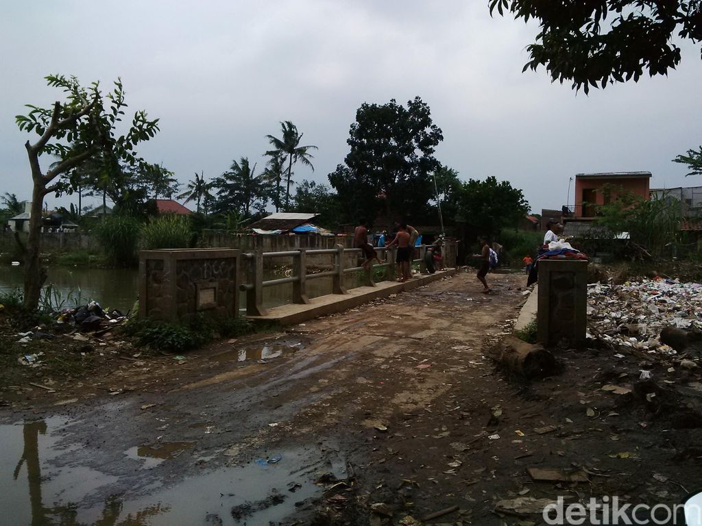 Horor Sampah di Cikapundung Belum Juga Berakhir, Begini Penampakannya Hari ini