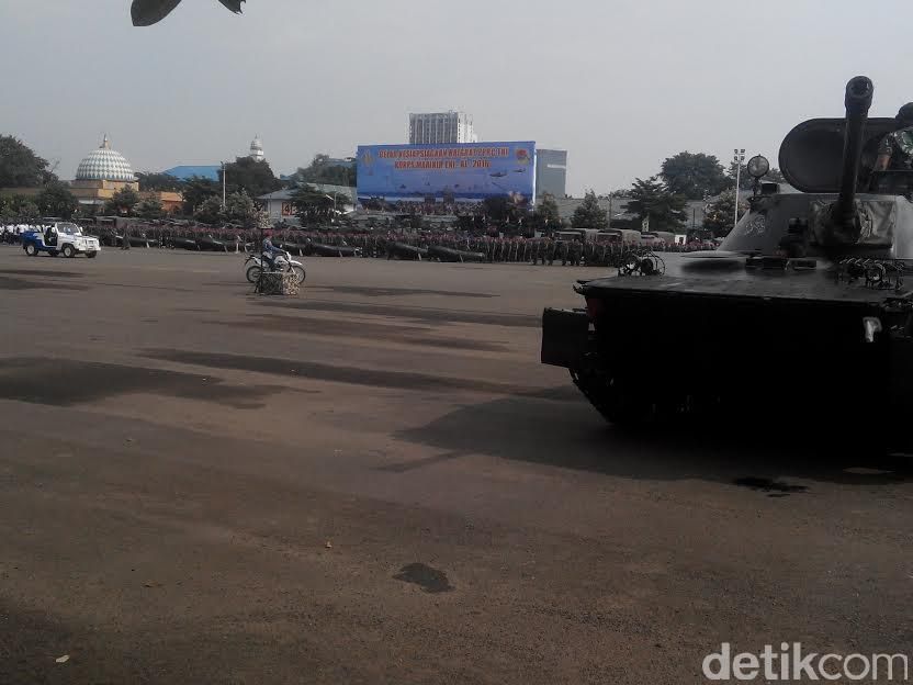 Melihat Aksi Marinir dengan Tank di Mako Cilandak