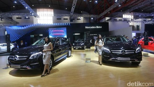 Stan Mercedes-Benz akan menampilkan 14 tipe terbaru dari passenger car family. Akan hadir beragam tipe kendaraan new generation compact cars seperti A-Class ...