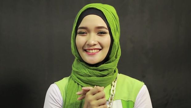 Kreasi Pashmina Rawis dari Si Cantik Helga, Finalis 