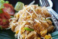 Pad Thai enak khas Thailand.