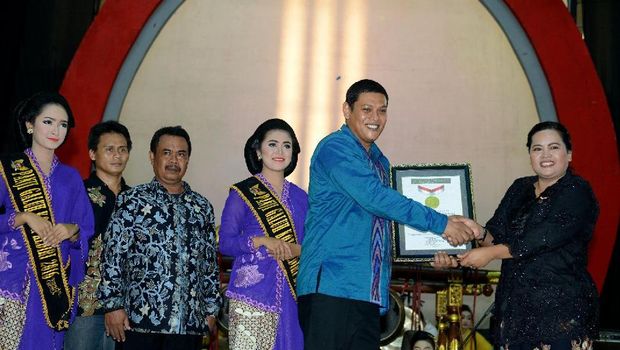 Rekor Peragaan Kebaya  Terbanyak Pecah di Kediri  Total 11 