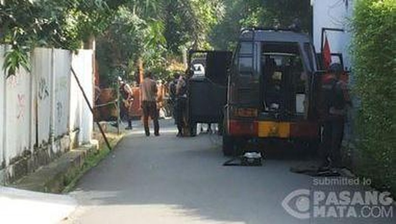 KOMPLEK POLRI DI AMPERAE JAKARTA SELATAN DI TERROR BOMB