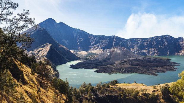 Lari Lintas Alam Hingga 100 km di Gunung Rinjani