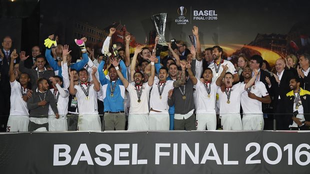 Unai Emery membawa Sevilla juara Liga Europa musim lalu dengan mengalahkan Liverpool di final. 