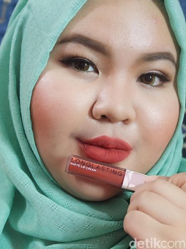 Product Review: Mencoba Lipstik Matte Keluaran Brand Lokal