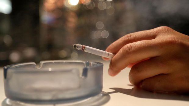Sampoerna - Gudang Garam Tetap Perkasa Digempur PPN dan Cukai