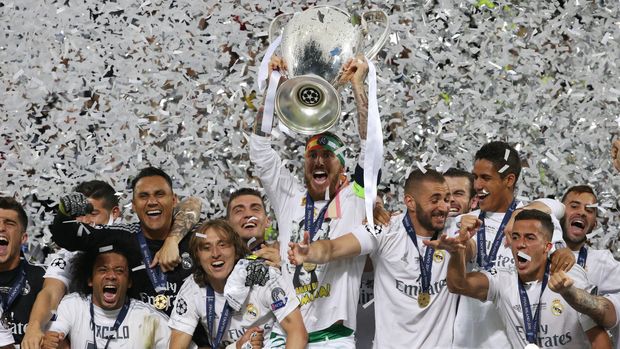 Real Madrid di bawah asuhan Zinedine Zidane telah mengukir sejarah sebagai tim pertama yang mampu mempertahankan gelar Liga Champions.