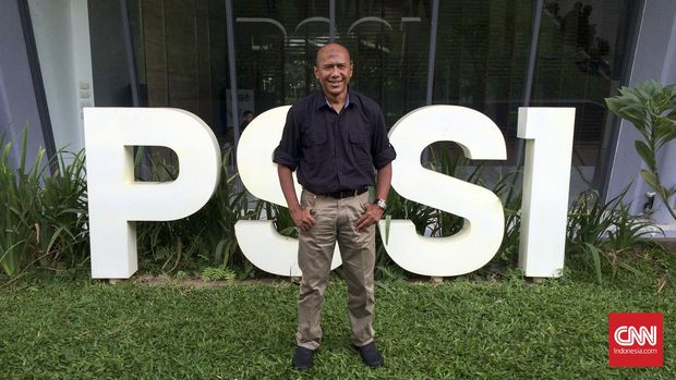 Rahmad Darmawan kemungkinan batal ke Sriwijaya FC karena masih terikat kontrak di T-Team. (