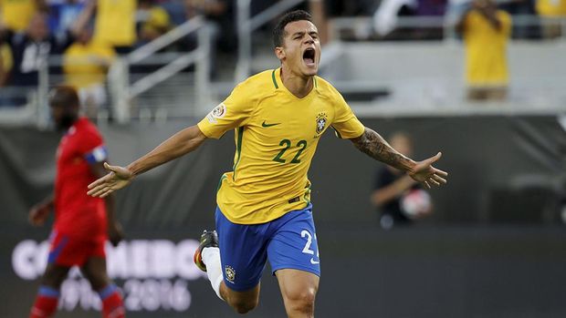 Philippe Coutinho merupakan satu dari sejumlah pemain Brasil yang dibesarkan di pemukiman kumuh. (