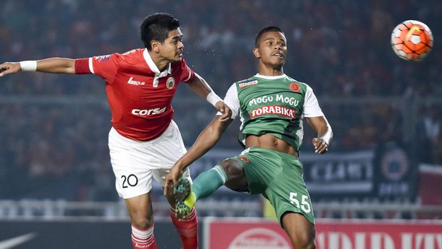 Bambang Pamungkas (kiri) merupakan pemain Indonesia terbaik di mata Irfan Bachdim.