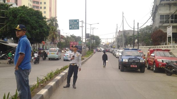 Evakuasi Dua Korban Bangunan Roboh, Dishub Tutup Jl Gedong 