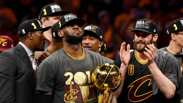 LeBron James menjadi MVP di final NBA 2016 ketika ia membawa Cleveland Cavaliers mengalahkan Golden State Warriors.