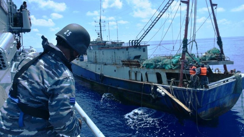 Coast Guard China Sempat Memprovokasi Saat TNI AL Tangkap Kapal Pencuri Ikan