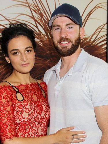 Ternyata Pacarnya Captain America Seorang Komedian Ternyata Pacarnya Captain America Seorang Komedian