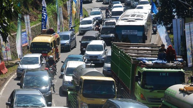 Nagreg, Jalur Macet Abadi Langganan Pemudik di Lintas Selatan