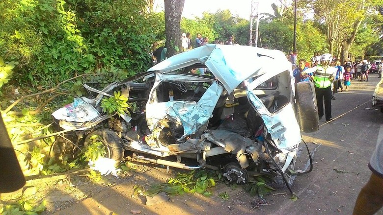 Kecelakaan Beruntun di Kolonel Masturi Cimahi, 6 Orang Tewas Kecelakaan Beruntun di Kolonel Masturi Cimahi, 6 Orang Tewas