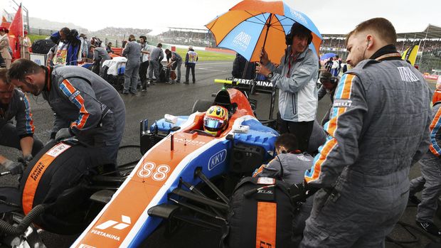 Rio Haryanto gagal mendapatkan poin sepanjang memperkuat Manor di musim 2016.