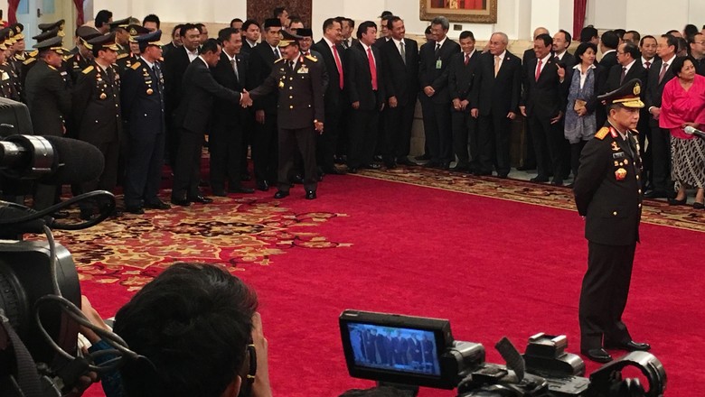 Dua Pesan Penting Presiden Jokowi untuk Kapolri Jenderal Tito Karnavian Dua Pesan Penting Presiden Jokowi untuk Kapolri Jenderal Tito Karnavian