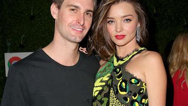 Miranda Kerr Berang Instagram Contek Perusahaan Pacarnya