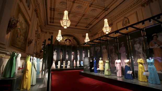 Selain sebagai lokasi acara kenegaraan, Istana Buckingham juga kerap dijadikan lokasi pameran. 