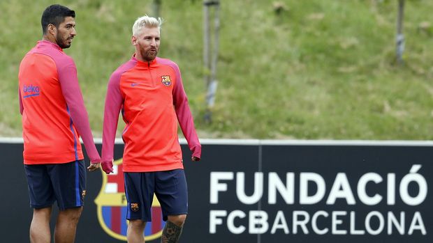 Luis Suarez memilih membeli rumah dekat Lionel Messi pada 2014.