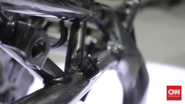 Kerangka CBR250RR terbuat dari struktur pipa baja dangan jaminan kekuatan dan kelenturan dari Honda