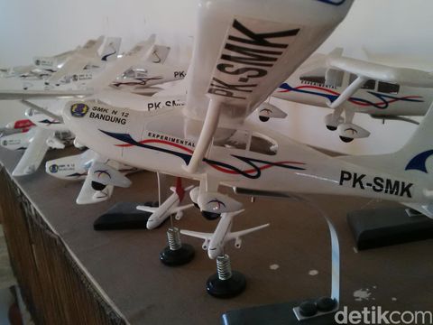 Dari Hobi, Deden Sopian Ekspor Boeing sampai Sukhoi Made 