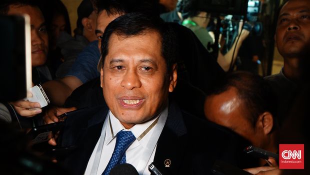 Nurdin Halid saat ini menjabat sebagai Ketua Harian Partai Golkar.