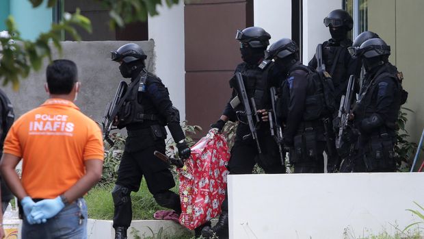 Warga Kritik Densus 88 Tangkap Teroris Serpong di Depan Anak