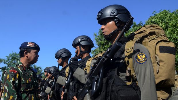 Pasukan Brimbob yang diberangkatkan untuk Operasti Tinombala. (ANTARA FOTO/Sahrul Manda Tikupadang)