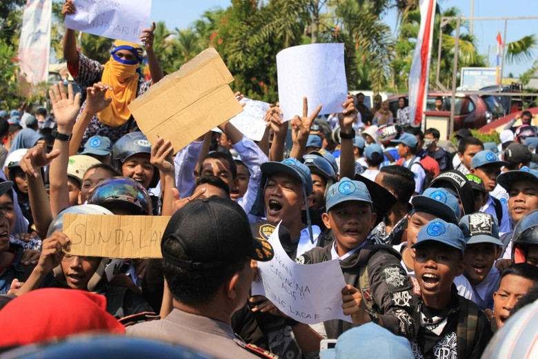 Kesaksian Siswa soal Pemukulan Brutal Guru Dasrul oleh Adnan dan Anaknya