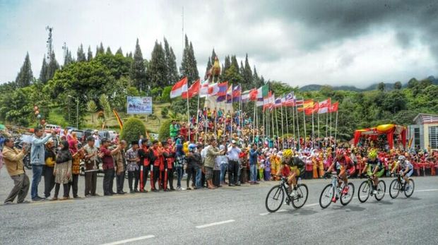 Balap sepeda ini melintasi beberapa destinasi wisata di Sumbar