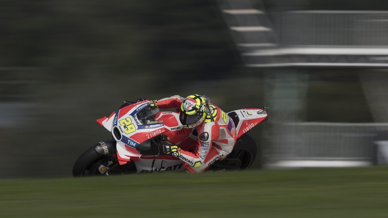 Iannone Juara, Ducati Finis 1-2