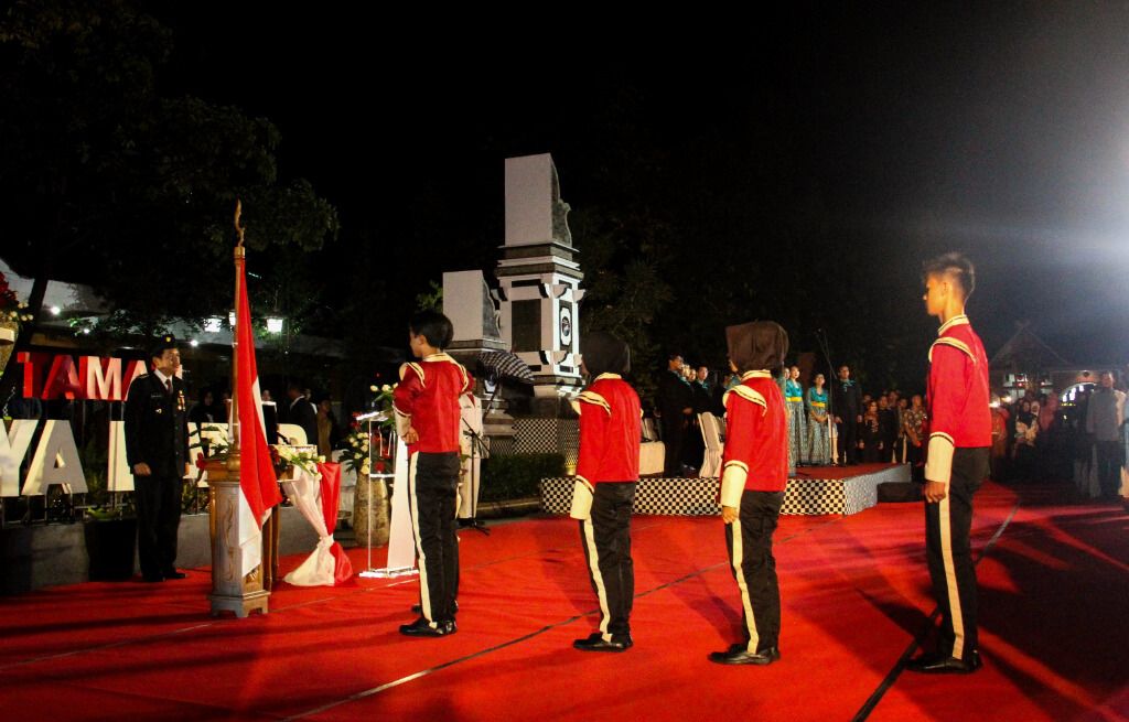 Saat Bendera Pusaka Diantarkan dengan 'Ritual' ala Purwakarta