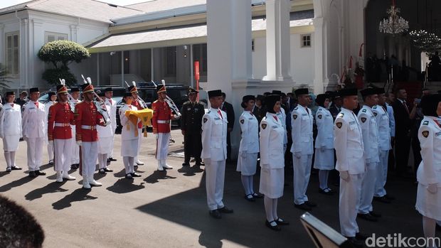 lomba ke 71 hut spanduk ri Pembawa Putih Merah dan Ini Baki Pengibar Sang Istana di