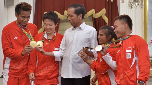 Eko Yuli (kanan) senang bonus tidak dibeda-bedakan di era kepemimpinan Presiden Jokowi.