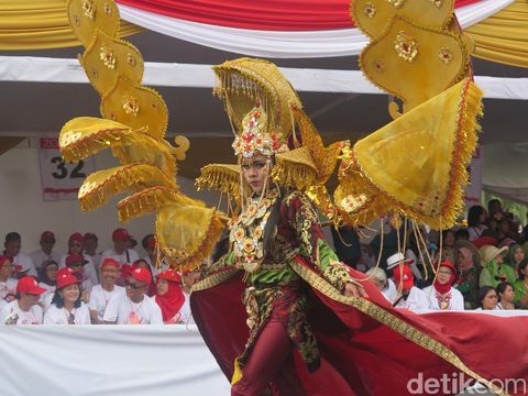 Foto Garuda  Hingga Barong 10 Kostum  Terunik Jember 