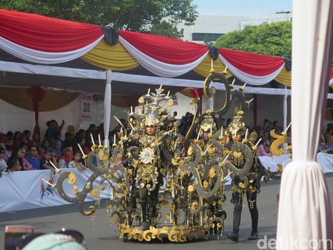 Foto Garuda  Hingga Barong 10 Kostum  Terunik Jember 