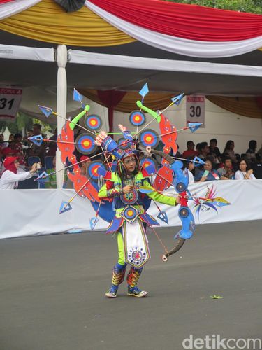 Foto Garuda Hingga Barong 10 Kostum  Terunik Jember 