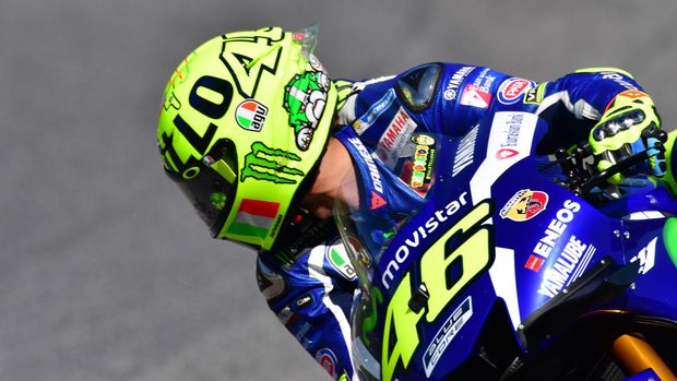 Valentino Rossi sering berkreasi dengan pelindung kepalanya.